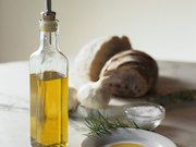 Individuals at high cardiovascular risk who are assigned to a Mediterranean diet supplemented with extra-virgin olive oil or nuts have reduced incidence of major cardiovascular events compared with those assigned to a reduced-fat diet