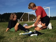 Sport specialization in children and adolescents is associated with an increased risk of overuse musculoskeletal injuries