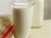 People who drink low-fat milk experience less biological aging than those who drink high-fat milk