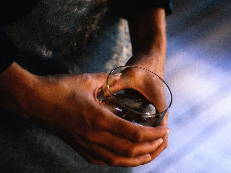 El alcohol tiene un rol en los casos y las muertes por cáncer de EE. UU.